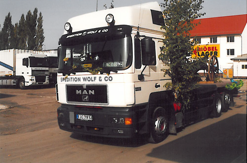 MAN F2000 mit Kirmeswagen-Aufbau